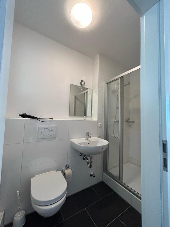 Riverside Airport Hotel Келстербах Екстериор снимка