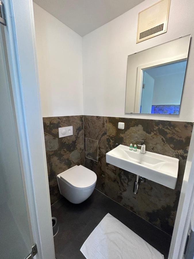 Riverside Airport Hotel Келстербах Екстериор снимка
