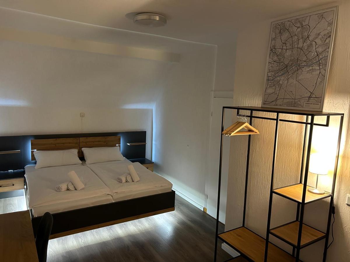 Riverside Airport Hotel Келстербах Екстериор снимка