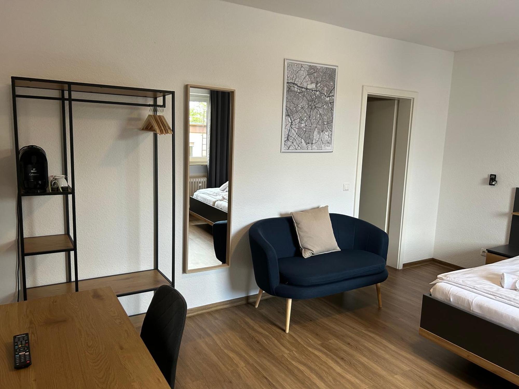 Riverside Airport Hotel Келстербах Екстериор снимка