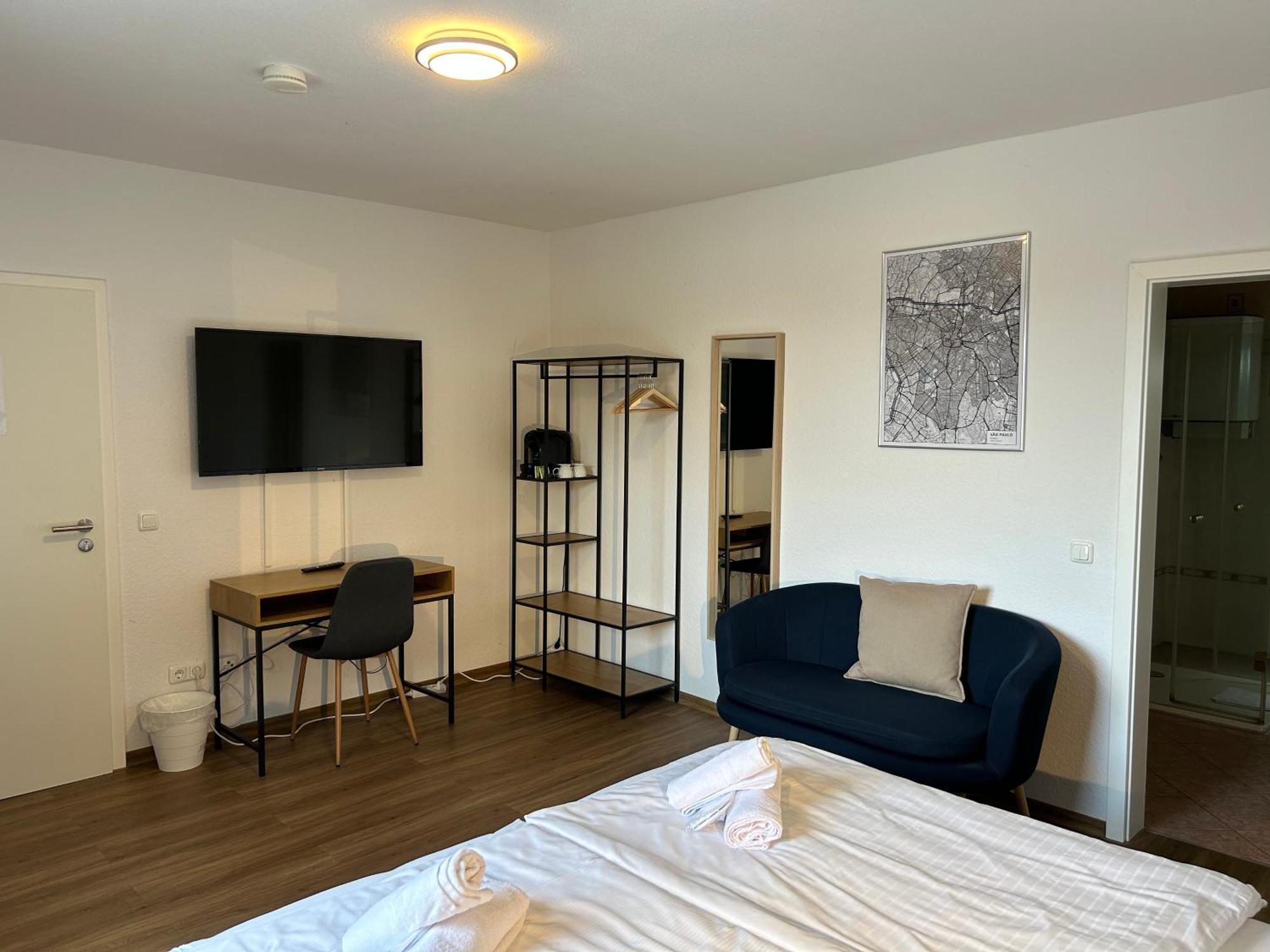 Riverside Airport Hotel Келстербах Екстериор снимка