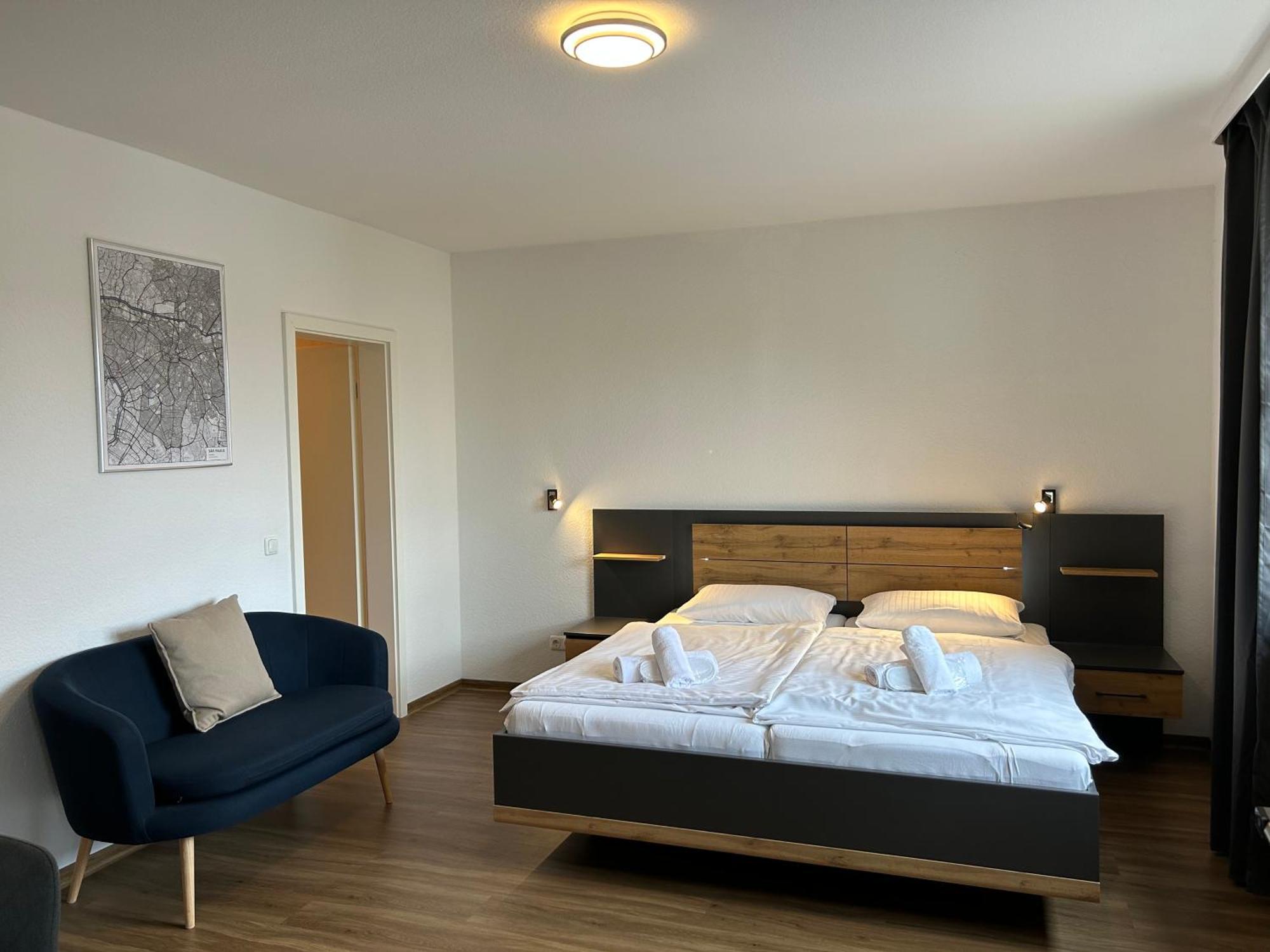 Riverside Airport Hotel Келстербах Екстериор снимка