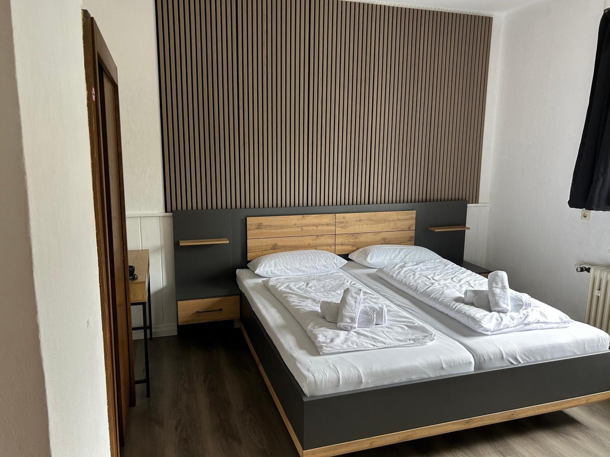 Riverside Airport Hotel Келстербах Екстериор снимка