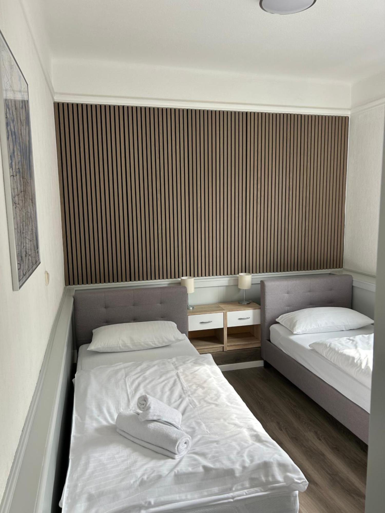 Riverside Airport Hotel Келстербах Екстериор снимка