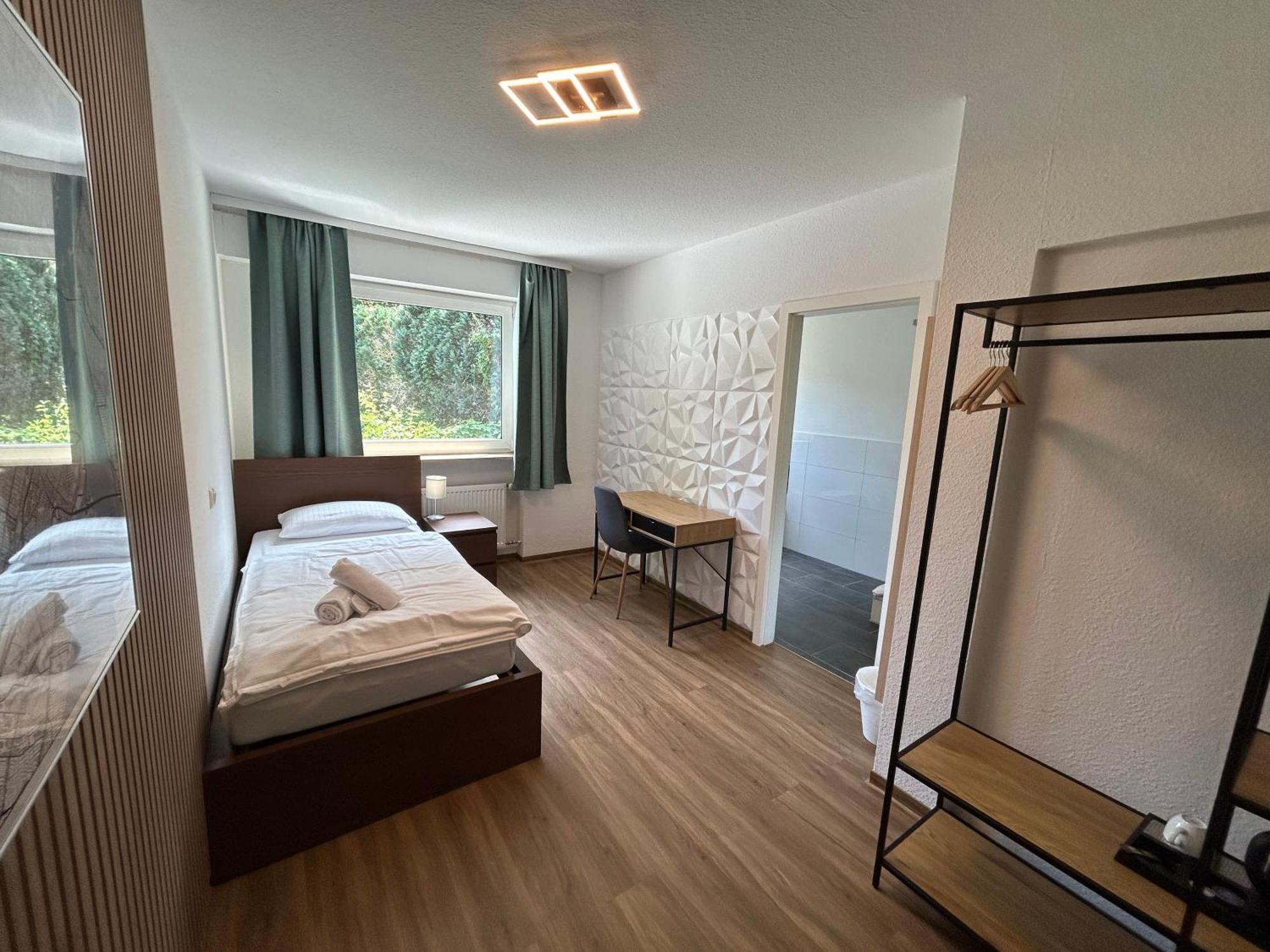 Riverside Airport Hotel Келстербах Екстериор снимка