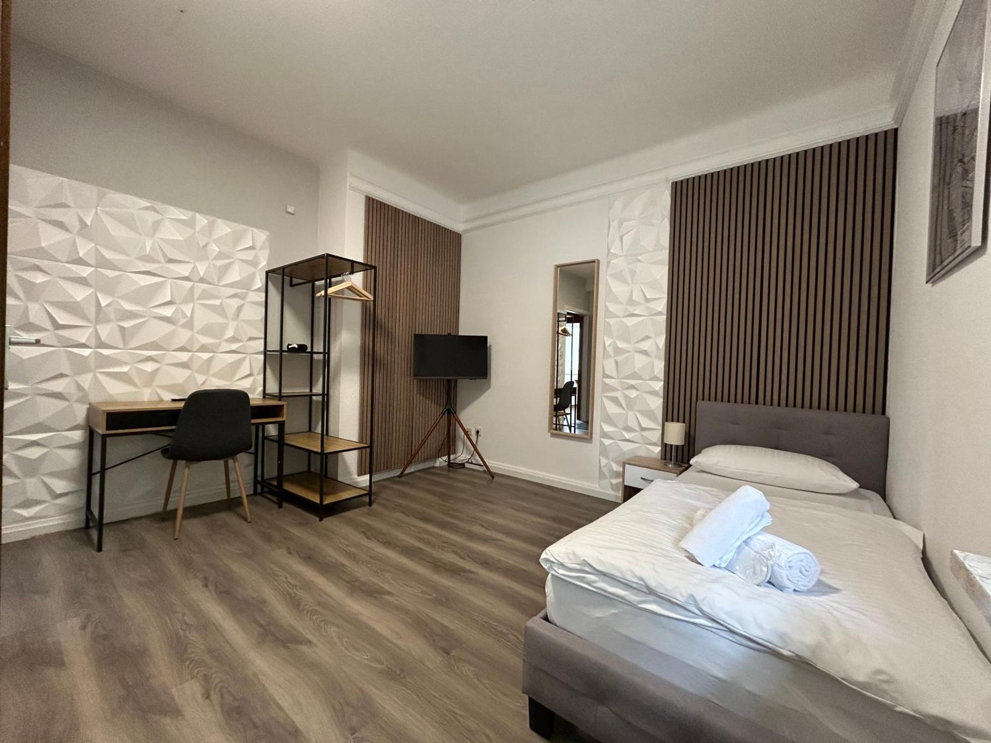 Riverside Airport Hotel Келстербах Екстериор снимка