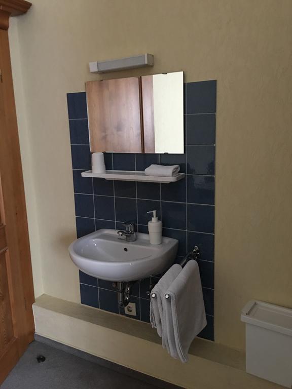 Riverside Airport Hotel Келстербах Екстериор снимка