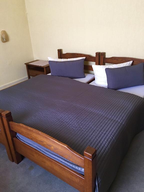 Riverside Airport Hotel Келстербах Екстериор снимка