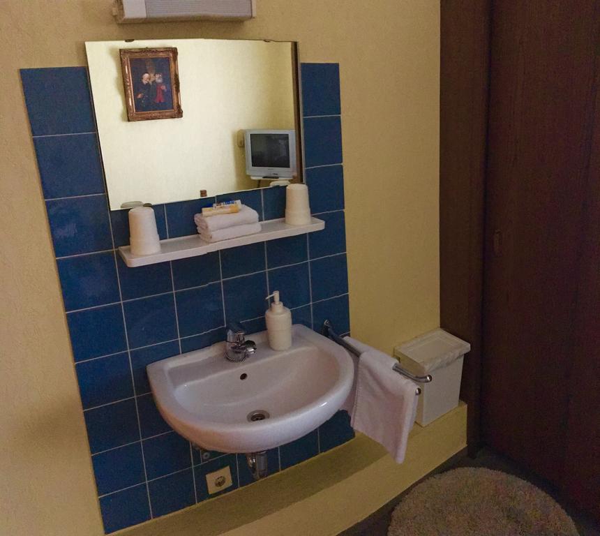 Riverside Airport Hotel Келстербах Екстериор снимка