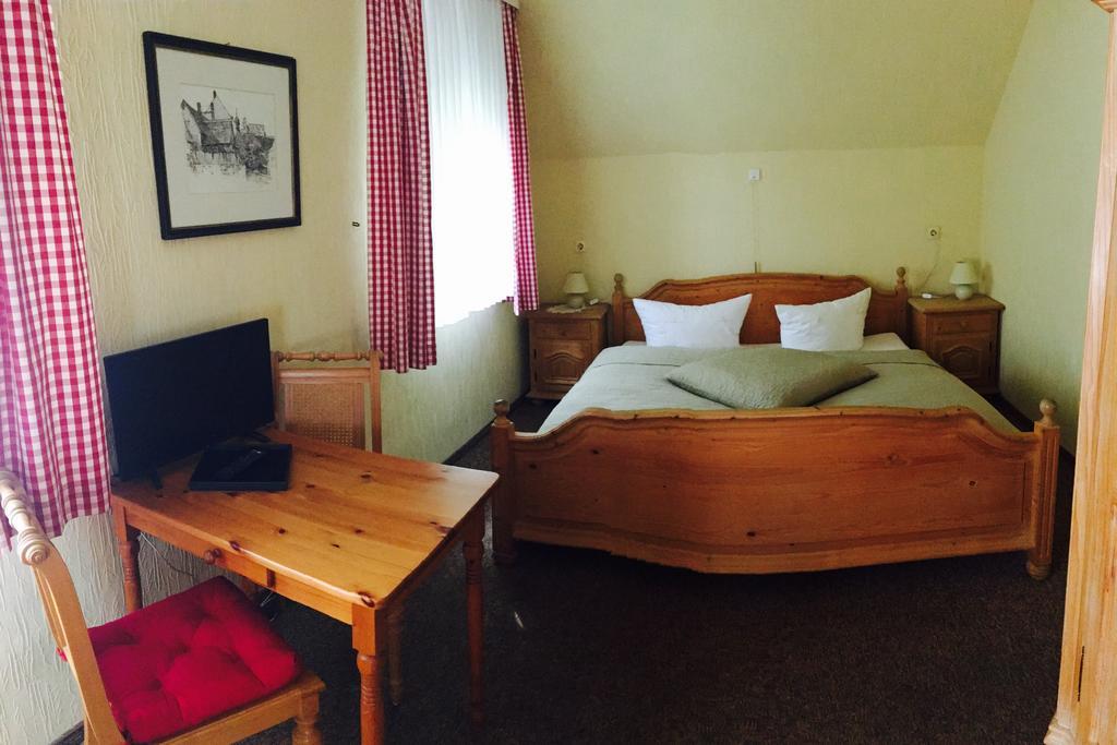 Riverside Airport Hotel Келстербах Екстериор снимка