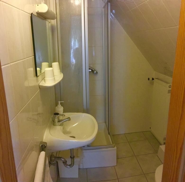 Riverside Airport Hotel Келстербах Екстериор снимка