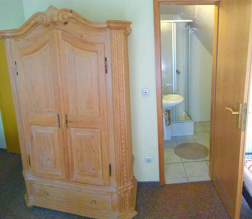 Riverside Airport Hotel Келстербах Екстериор снимка