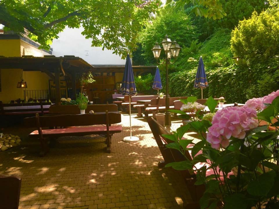 Riverside Airport Hotel Келстербах Екстериор снимка